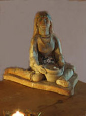 statue
